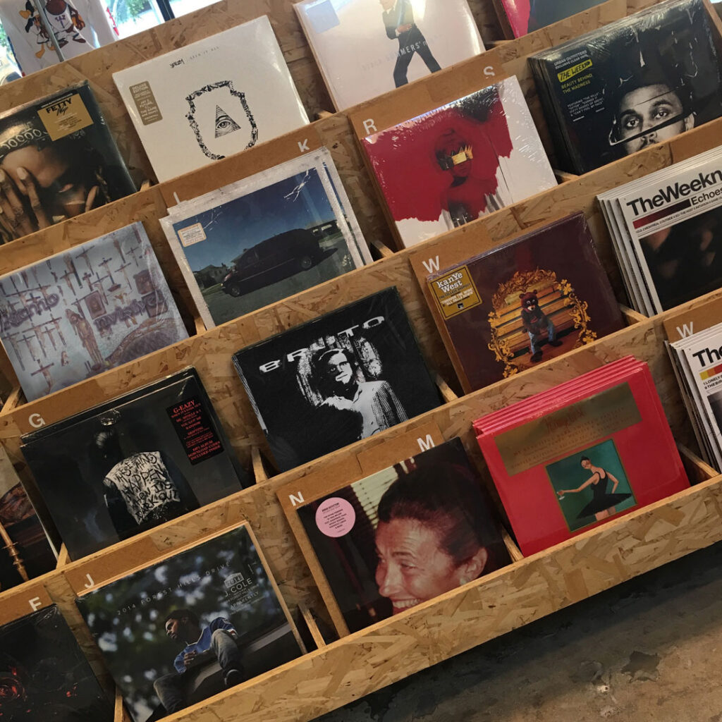 Mockup capa vinil em loja